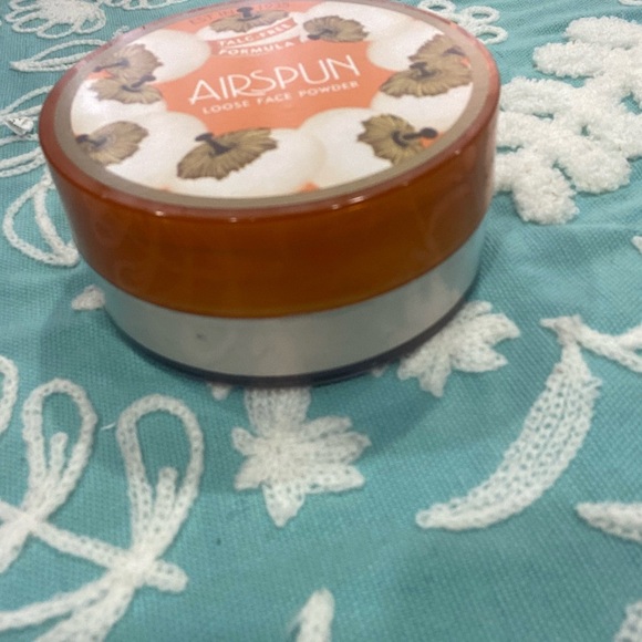Airspun Loose Face Powder - Talc Free Formula - Picture 3 of 3